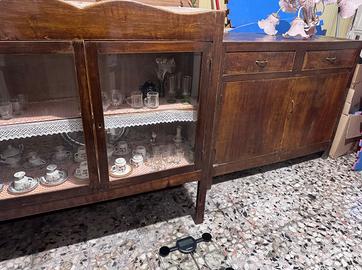 Vetrina vintage con mobile