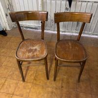 Due vecchie sedie vintage legno
