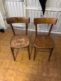 Due vecchie sedie vintage legno