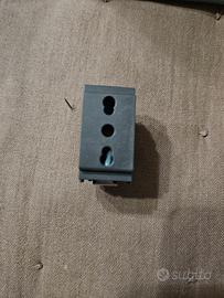 Presa Vimar Security 2P+T 16A 250V grigia 