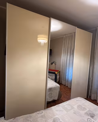Armadio  3 ante scorrevoli + LED. Comò e settimino