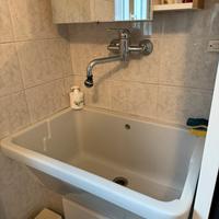 Lavabo per lavanderia bianco