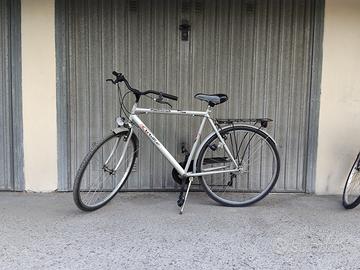 Bicicletta da uomo e bicicletta da donna