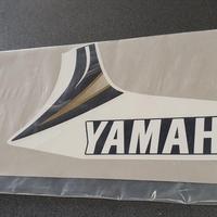 ADESIVO GRAFICA PER SOTTOPEDANA SINISTRO YAMAHA AE