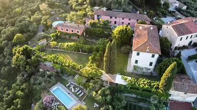 Villa di 534 m² con più di 5 locali a Lucca