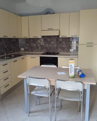 cucina 2,80 x 1,95 mt in buono stato