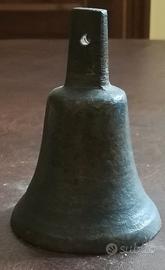 Campana in bronzo; altezza 11 cm, diametro 7.5 cm