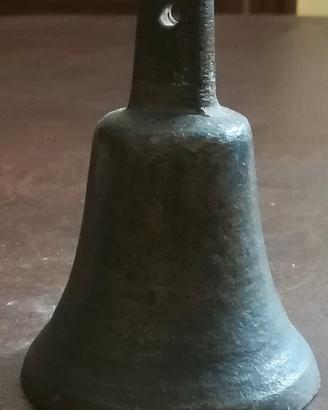 Campana in bronzo; altezza 11 cm, diametro 7.5 cm