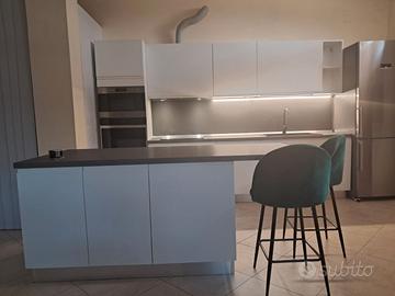 CUCINA LUBE PARI AL NUOVOCOPLETA DI ELETRODOMESTIC