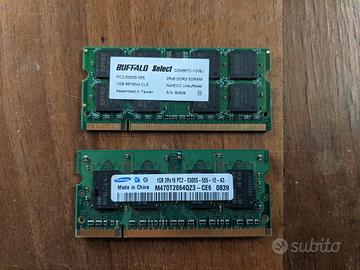 2 moduli RAM 1GB DDR2