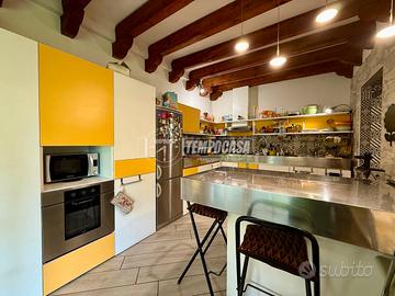 Cucina Angolare ALBERTI Milano con Penisola Inox