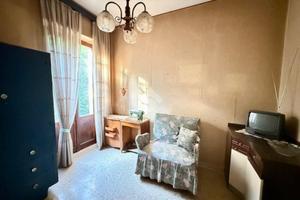 5 LOCALI A MONTEFIASCONE