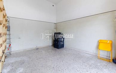 NEGOZIO IN VIA ROGOREDO