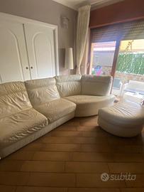 Divano  by natuzzi in pelle color crema