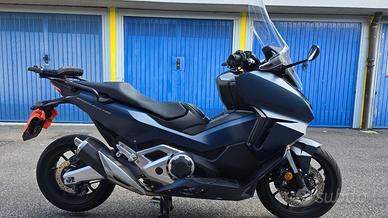 Forza 750 moto / scooter