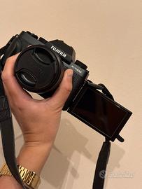 Fujifilm X-T100 + Fujinon XC 15-45mm- perfetta