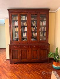 Libreria in legno in condizioni perfette