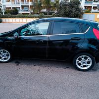 Ford Fiesta 1.4  16v automatica Titanium