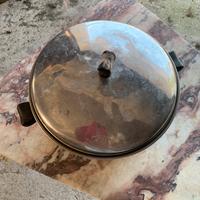 Pentola con coperchio diam. 23 h. 13 cm