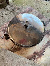 Pentola con coperchio diam. 23 h. 13 cm