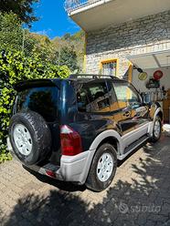 Mitsubishi pajero v60