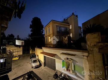 2 LOCALI A NAPOLI