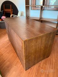 Scrivania in legno