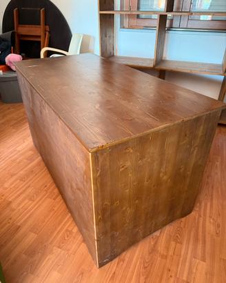 Scrivania in legno