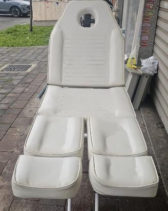 Lettino per massaggi e trattamento pedicure