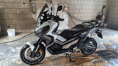 Honda x-adv 750