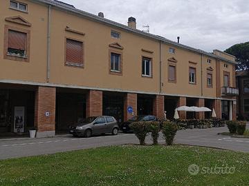 AMPIO BICAMERE IN PIAZZA
