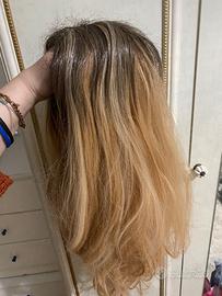 Parrucca bionda sintetica