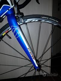Bici da corsa FRW in carbonio