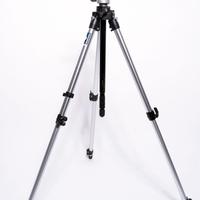 Manfrotto 055C con testa a tre assi 141RC