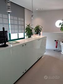 Bancone riception molto bello