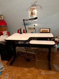 Tavolo scrivania da computer molto robusto