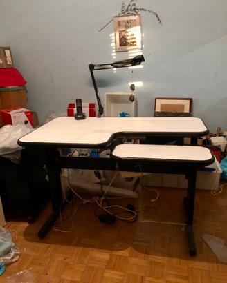 Tavolo scrivania da computer molto robusto