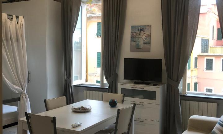 LAIGUEGLIA nel budello e a pochi metri dal mare