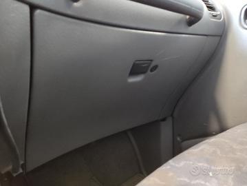 Cassetto portaoggetti NISSAN TERRANO II del 1997