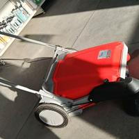 spazzatrice uomo a terra (meccanica)