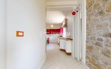 Soluzione indipendente bifamiliare ristrutturata c