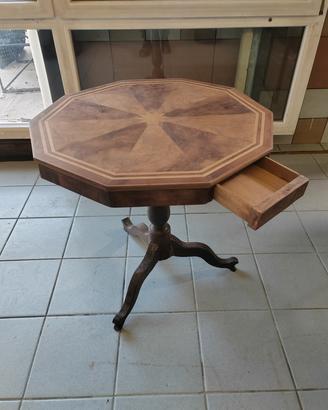 Tavolino da arredamento. 