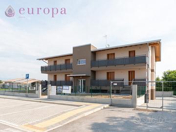 Nuovo ed elegante bicamere con giardino