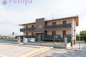 Nuovo ed elegante bicamere con giardino