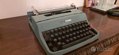 Macchina da scrivere olivetti