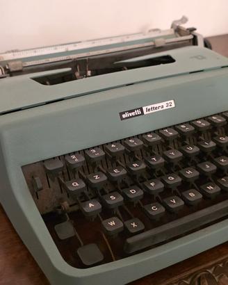 Macchina da scrivere olivetti