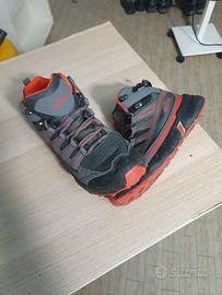 scarponcini da montagna