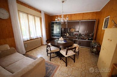 Villa di 182 m² con più di 5 locali a Fratta Poles