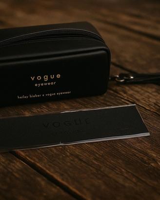 Hailey Bieber x Vogue Eyewear – Astuccio Originale