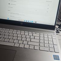 HP pavilion laptop  i5 - 12 gb ram   - SSD 1Tb   